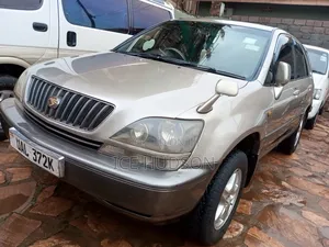 Toyota Harrier 2001 Gold