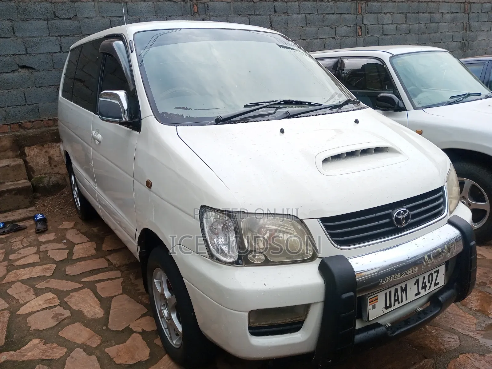 Toyota Noah 2002 White