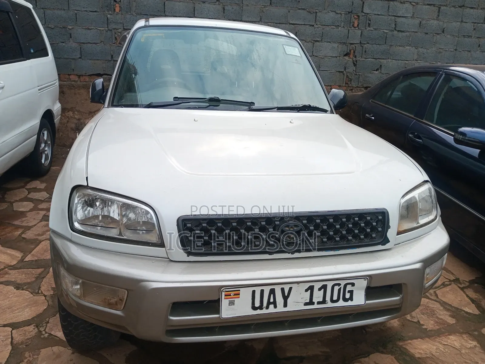 Toyota RAV4 Automatic 2000 White