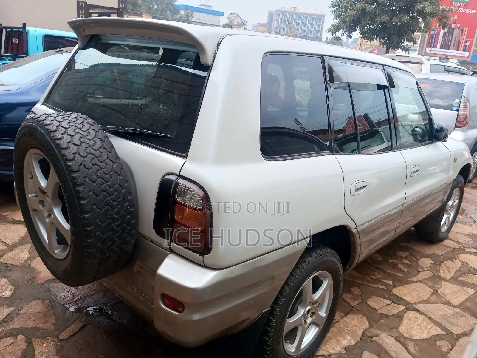 Toyota RAV4 Automatic 2000 White