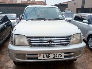 Toyota Land Cruiser Prado 2000 White