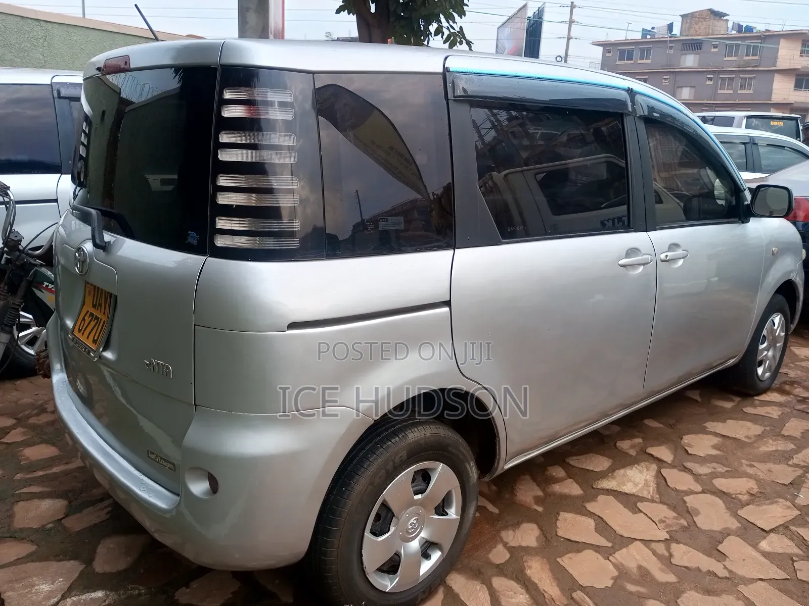 Toyota Sienta 2006 Silver