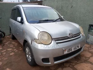 Toyota Sienta 2007 Silver