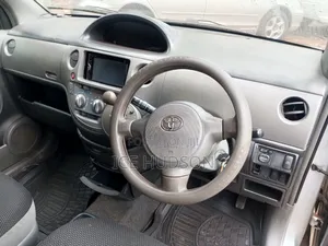 Toyota Sienta 2007 Silver