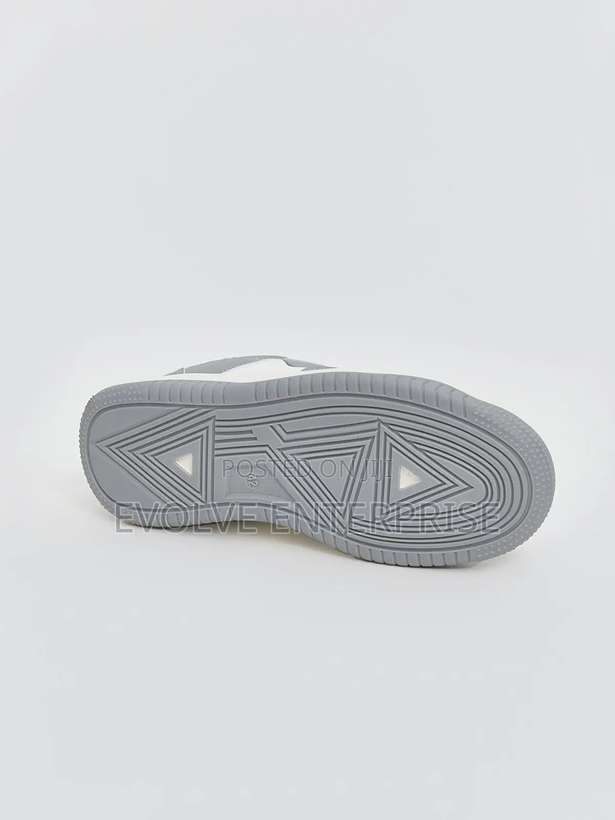 Lace-Up Men's Sneakers Grey and White