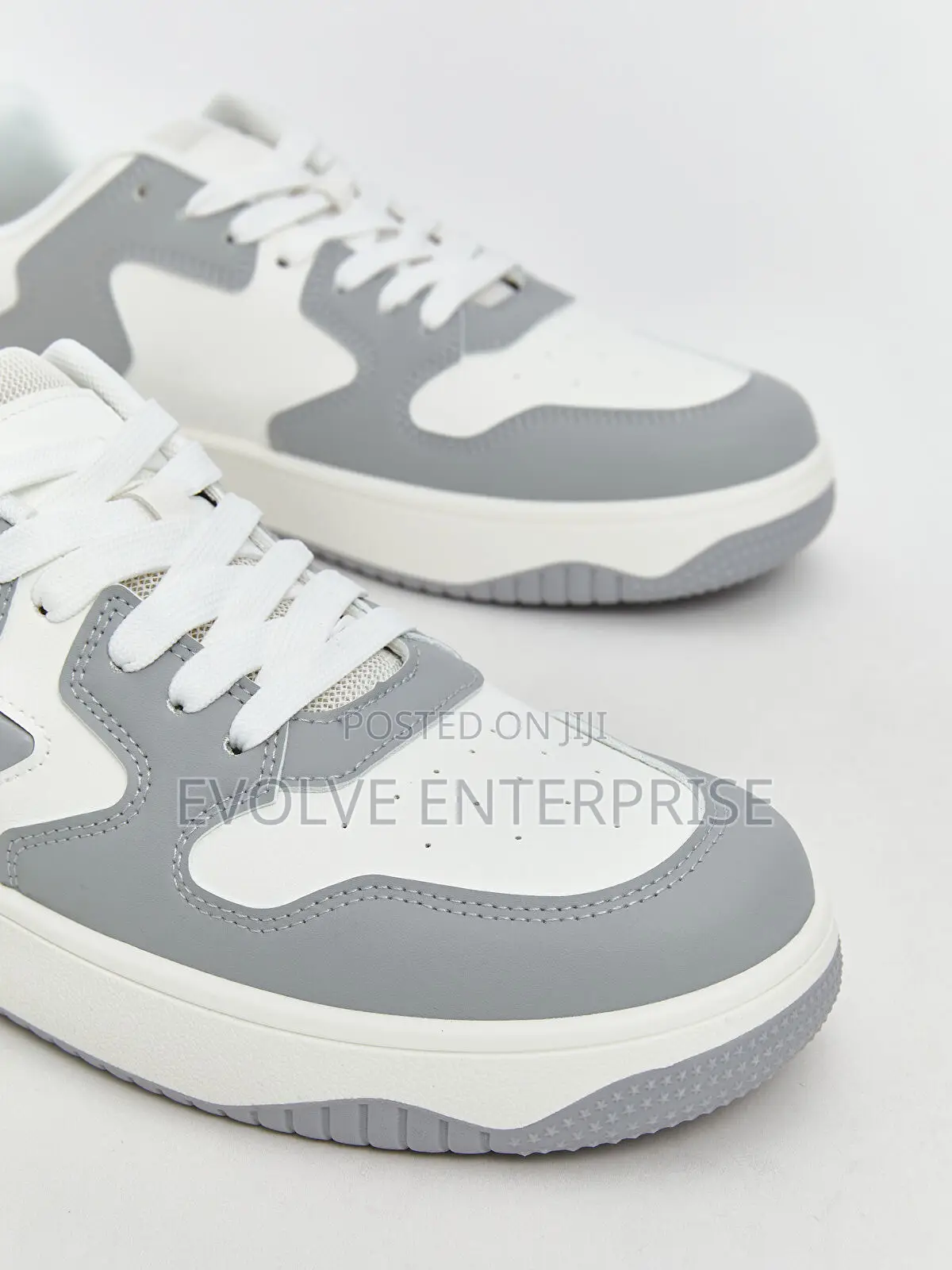 Lace-Up Men's Sneakers Grey and White