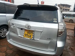Toyota Vanguard 2010 Silver
