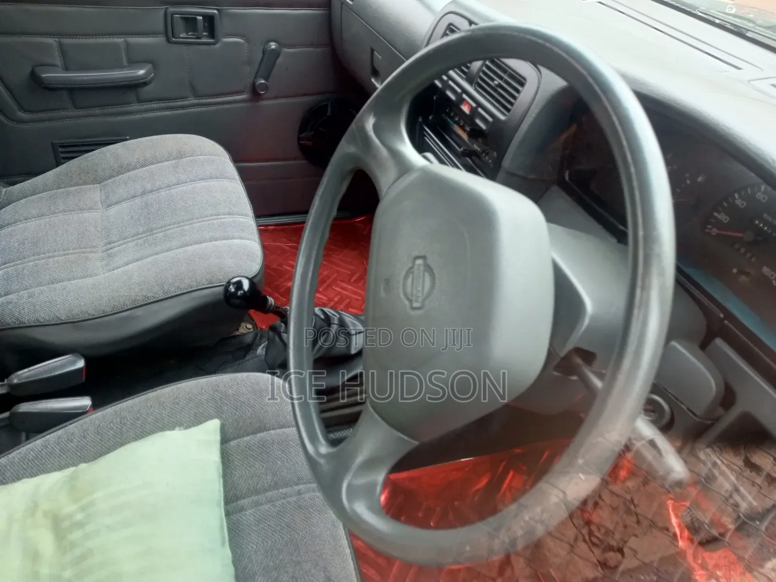 Nissan Pick-Up 2000 Black