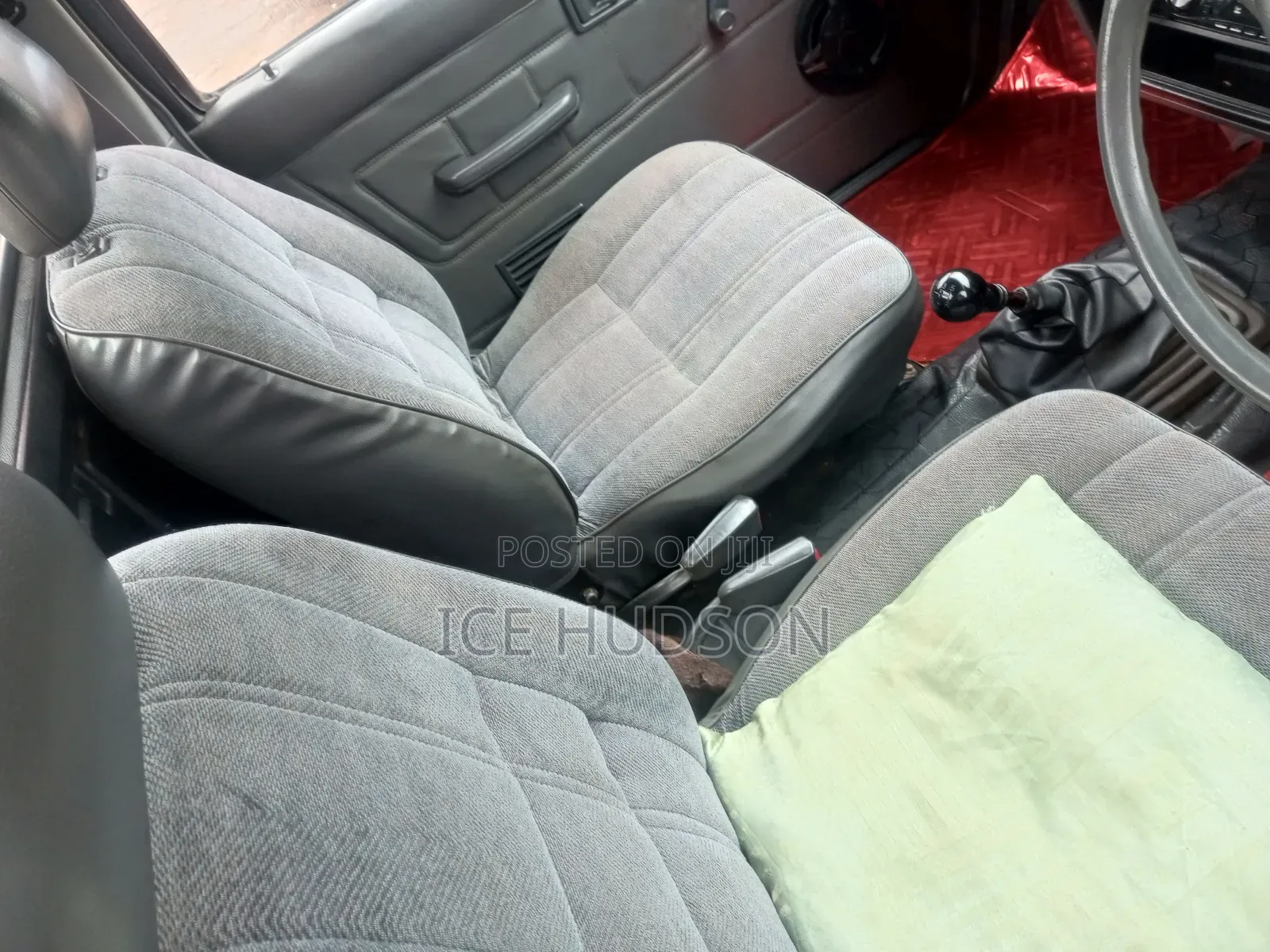 Nissan Pick-Up 2000 Black