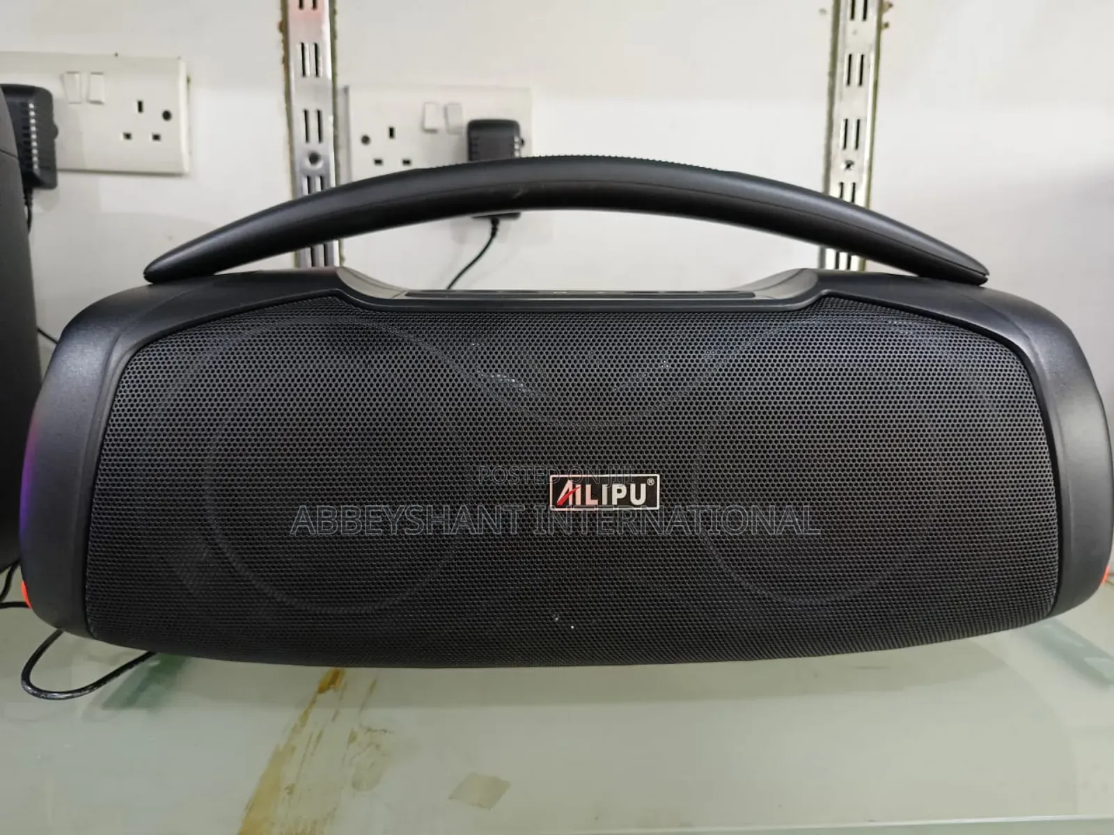 Ailipu Rechargeable Portable Speaker/ Boombox.