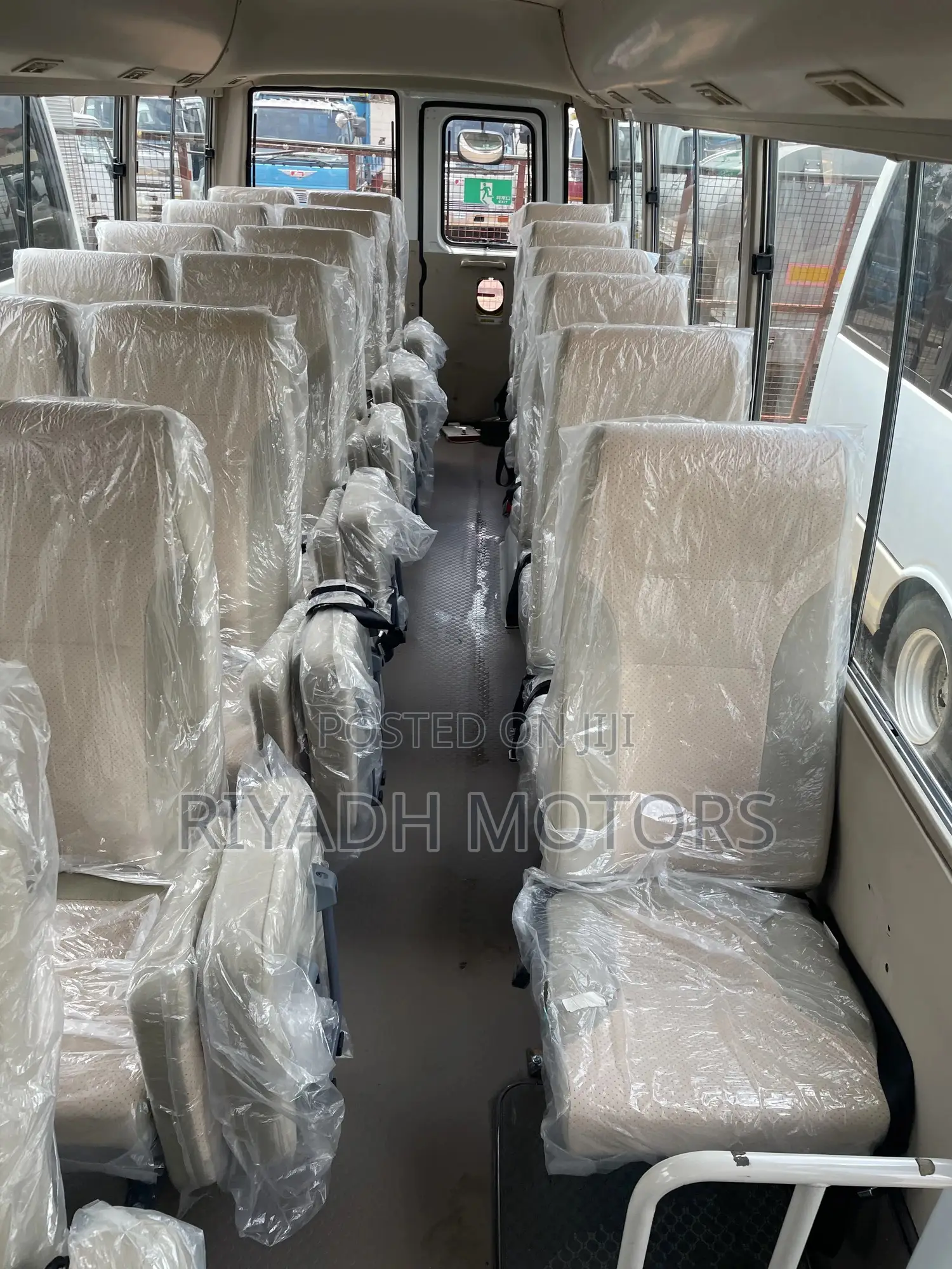 Mitsubishi Fuso Rosa 2011 White