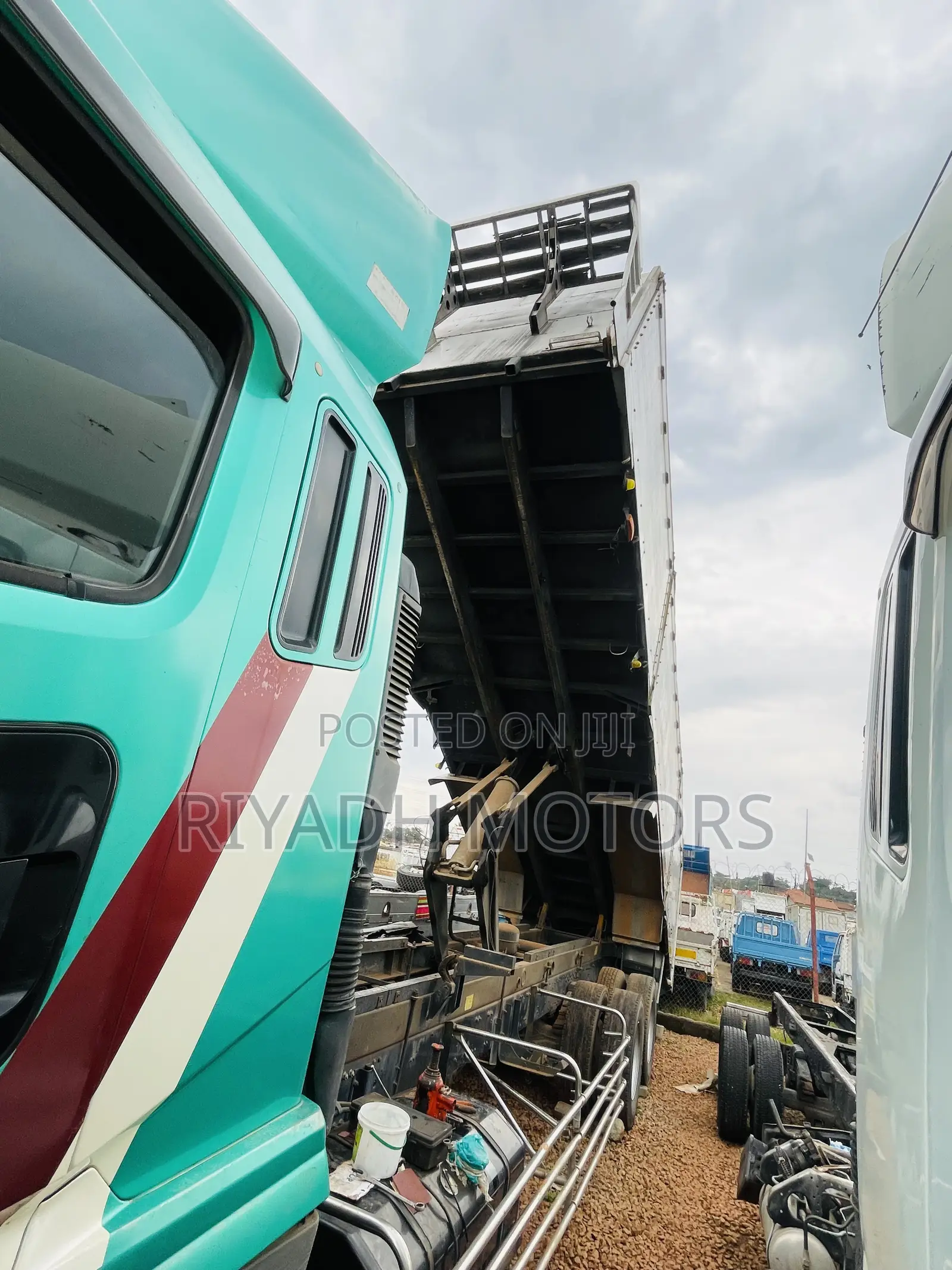 Fuso Super Great Tipper