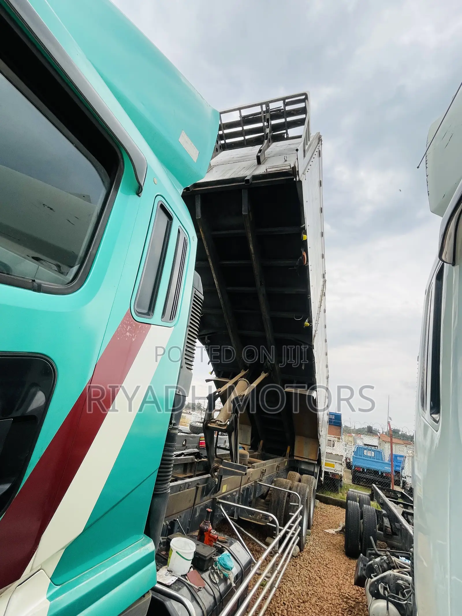 Fuso Super Great Tipper