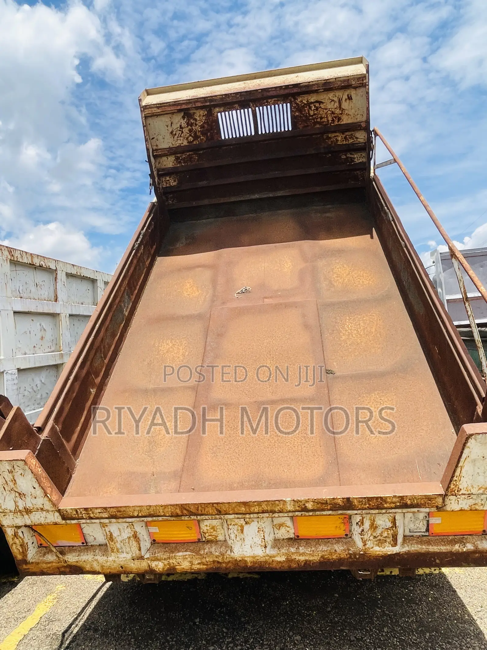 Isuzu Forward Tipper Ordinary