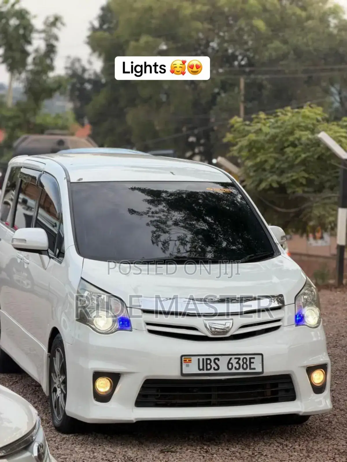 Toyota Noah 2011 White