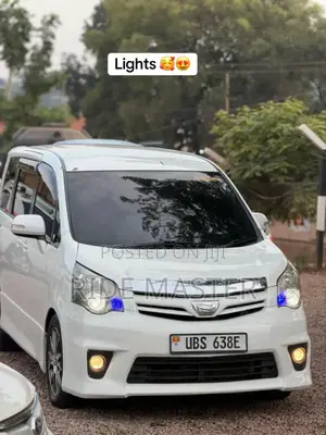 Toyota Noah 2011 White