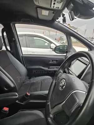 Toyota Noah 1.8 FWD Hybrid (7 seater) 2017 White