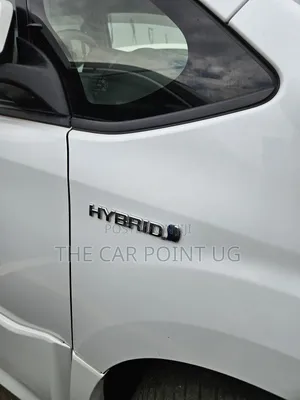 Toyota Noah 1.8 FWD Hybrid (7 seater) 2017 White