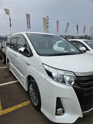 Toyota Noah 1.8 FWD Hybrid (7 seater) 2017 White