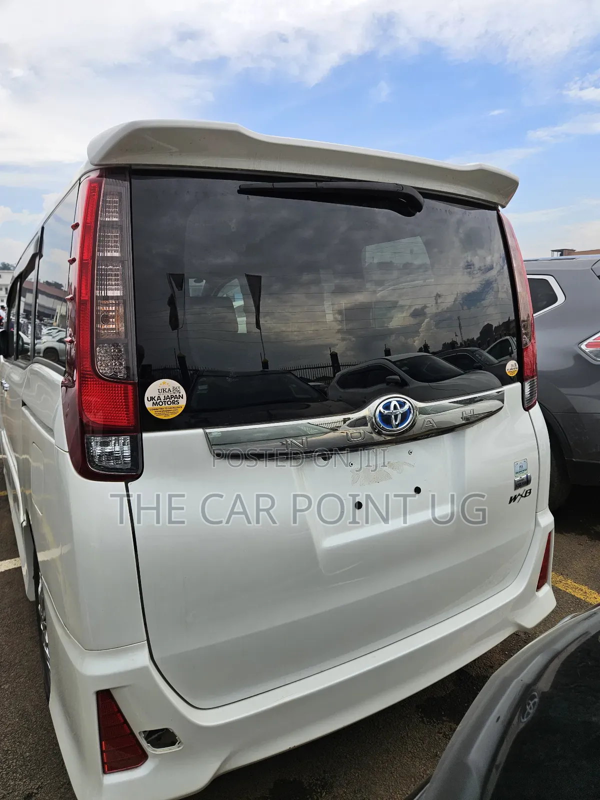 Toyota Noah 1.8 FWD Hybrid (7 seater) 2017 White