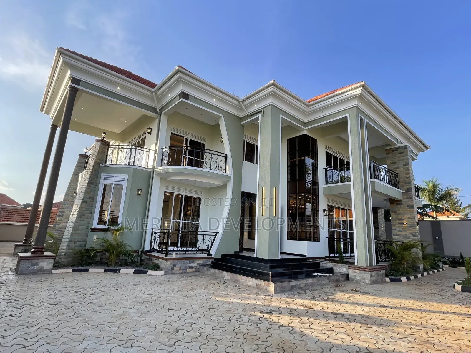 5bdrm Mansion in Bwebajja, Wakiso / Wakiso for sale