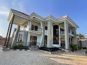 5bdrm Mansion in Bwebajja, Wakiso / Wakiso for sale