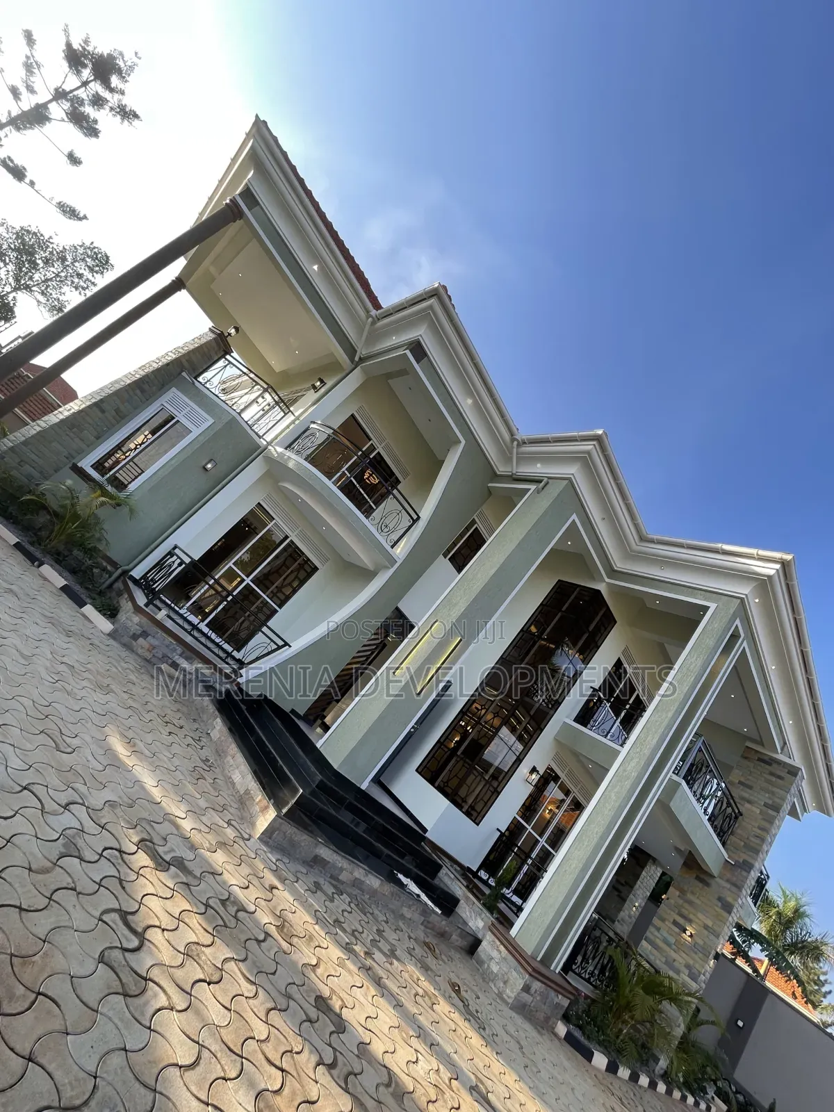 5bdrm Mansion in Bwebajja, Wakiso / Wakiso for sale