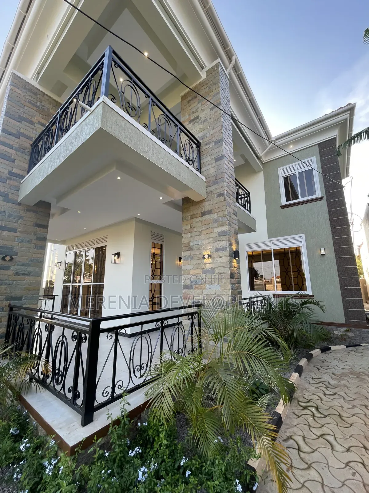 5bdrm Mansion in Bwebajja, Wakiso / Wakiso for sale
