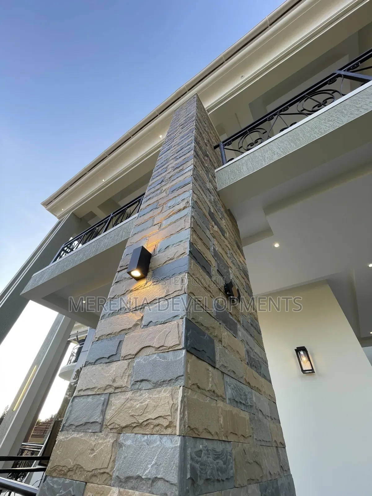 5bdrm Mansion in Bwebajja, Wakiso / Wakiso for sale