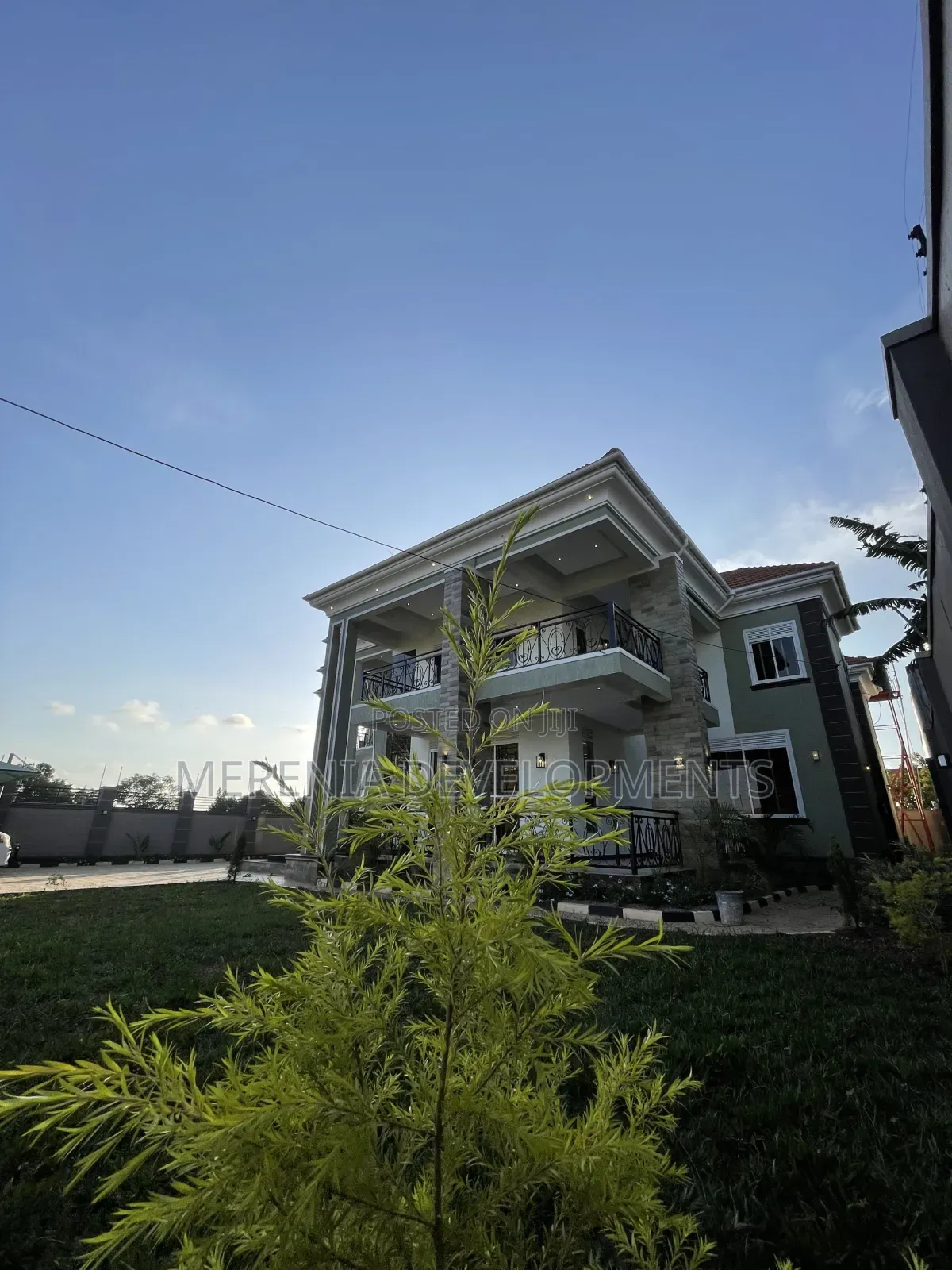 5bdrm Mansion in Bwebajja, Wakiso / Wakiso for sale