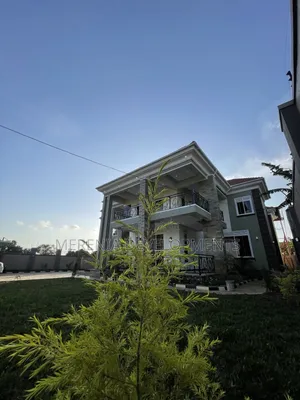 5bdrm Mansion in Bwebajja, Wakiso / Wakiso for sale