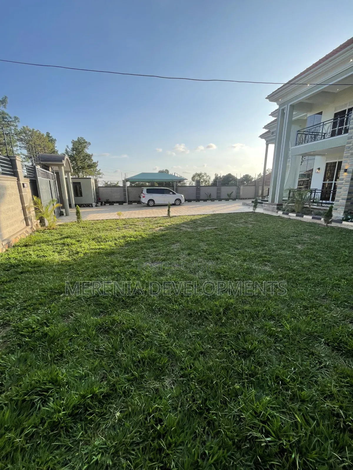 5bdrm Mansion in Bwebajja, Wakiso / Wakiso for sale