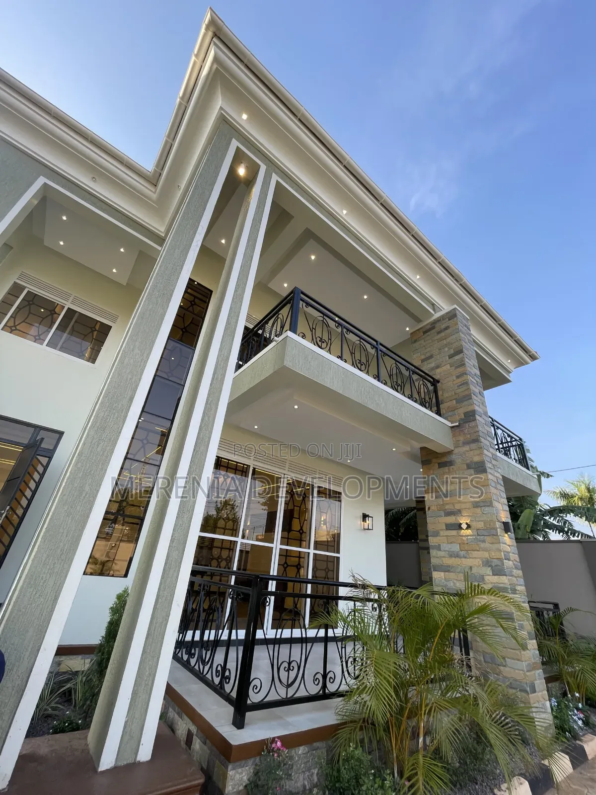 5bdrm Mansion in Bwebajja, Wakiso / Wakiso for sale