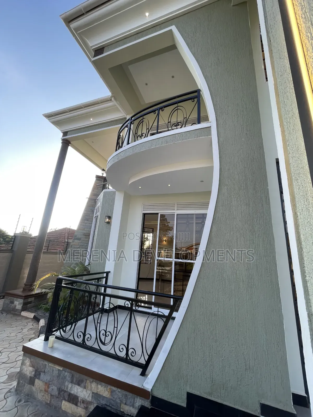 5bdrm Mansion in Bwebajja, Wakiso / Wakiso for sale