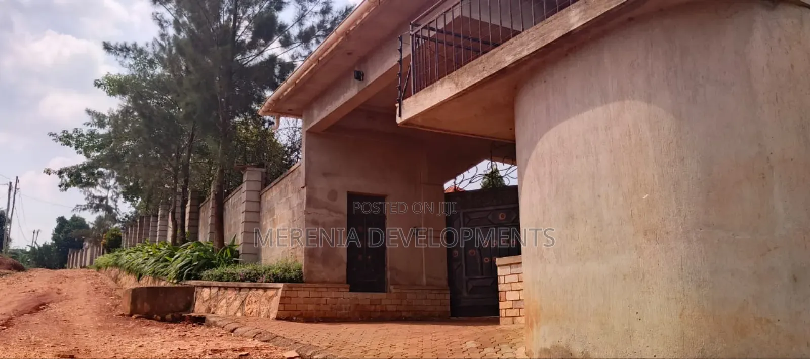 6bdrm Bungalow in Kira for sale