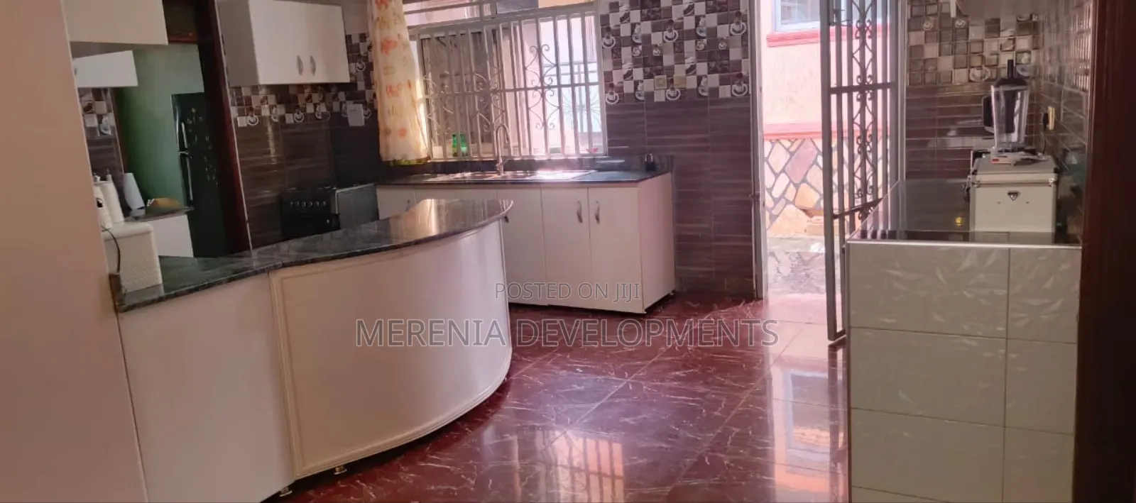 6bdrm Bungalow in Kira for sale