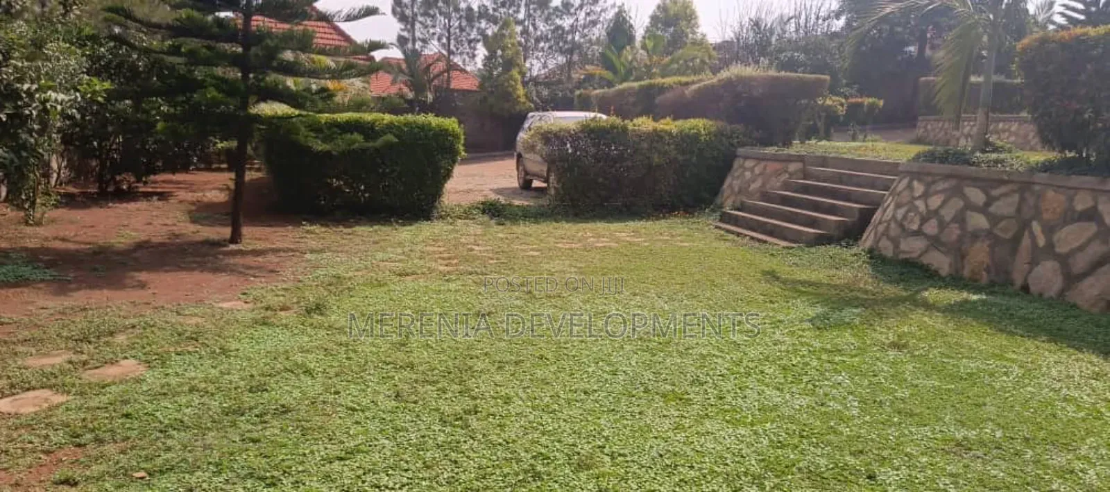 6bdrm Bungalow in Kira for sale