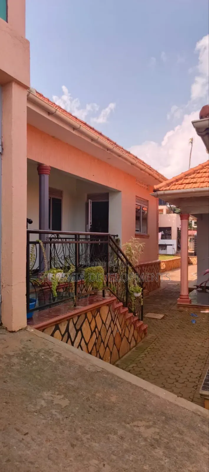 6bdrm Bungalow in Kira for sale