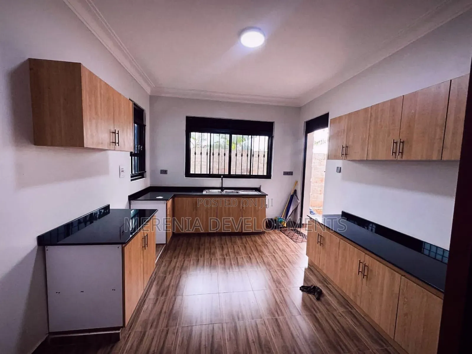 3bdrm House in Kira for sale