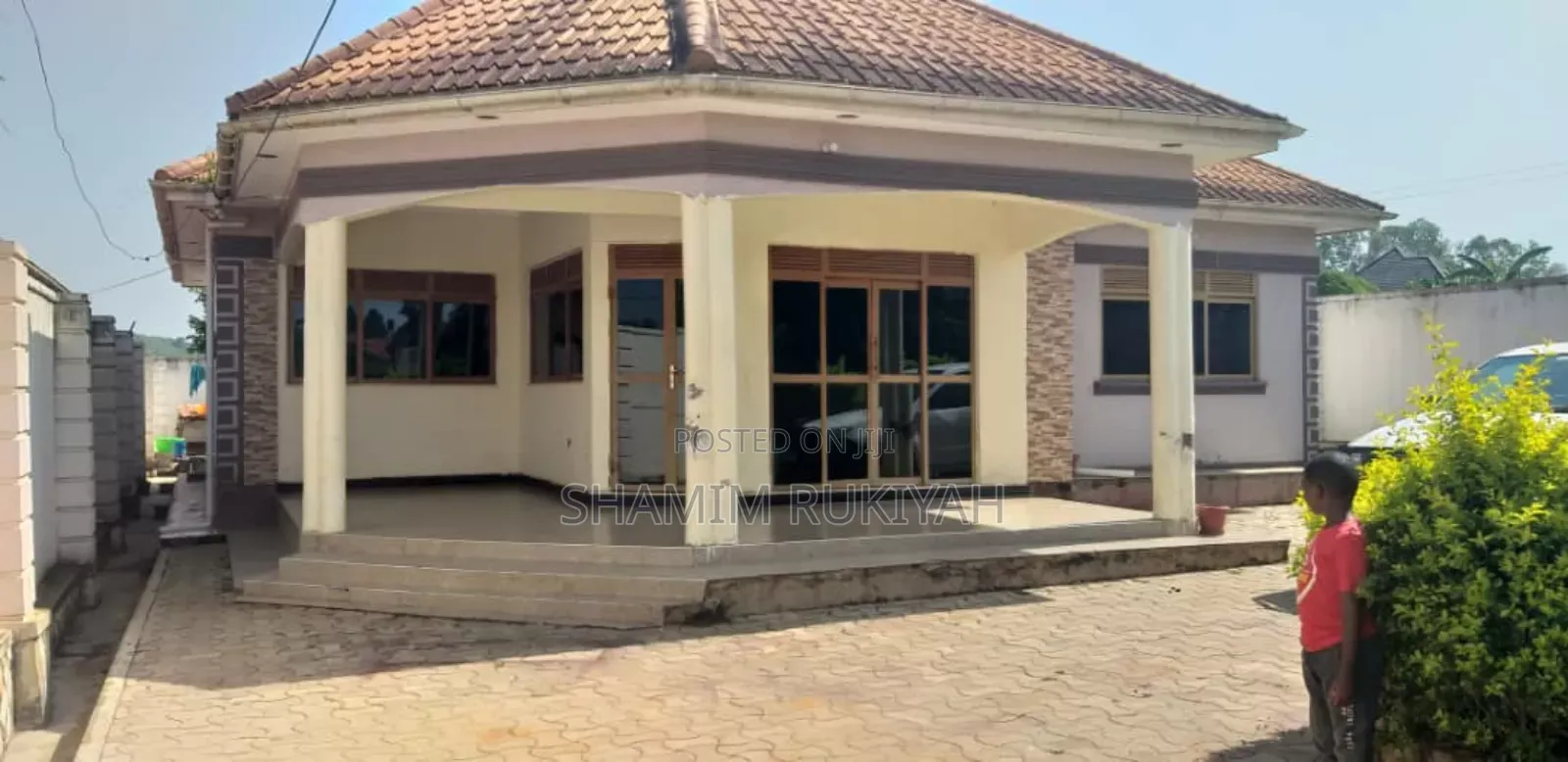 Furnished 4bdrm Bungalow in Royale Estate, Busukuma for sale