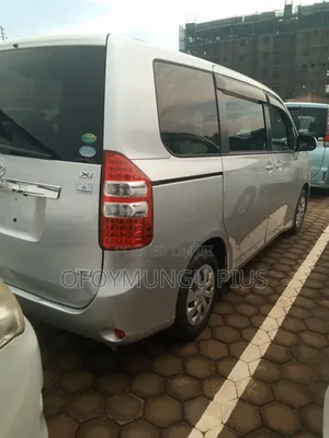 Toyota Noah 2013 Silver