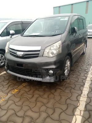 Toyota Noah 2013 Gray