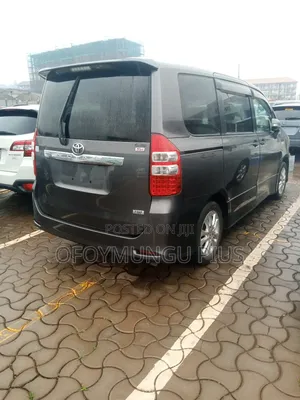 Toyota Noah 2013 Gray