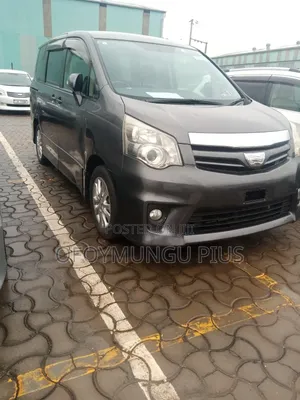 Toyota Noah 2013 Gray