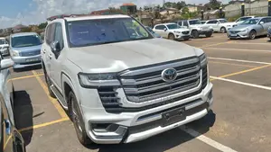 Toyota Land Cruiser LC300 2023 White
