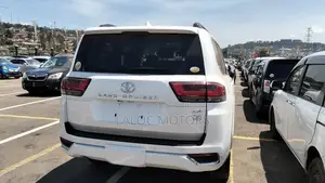 Toyota Land Cruiser LC300 2023 White