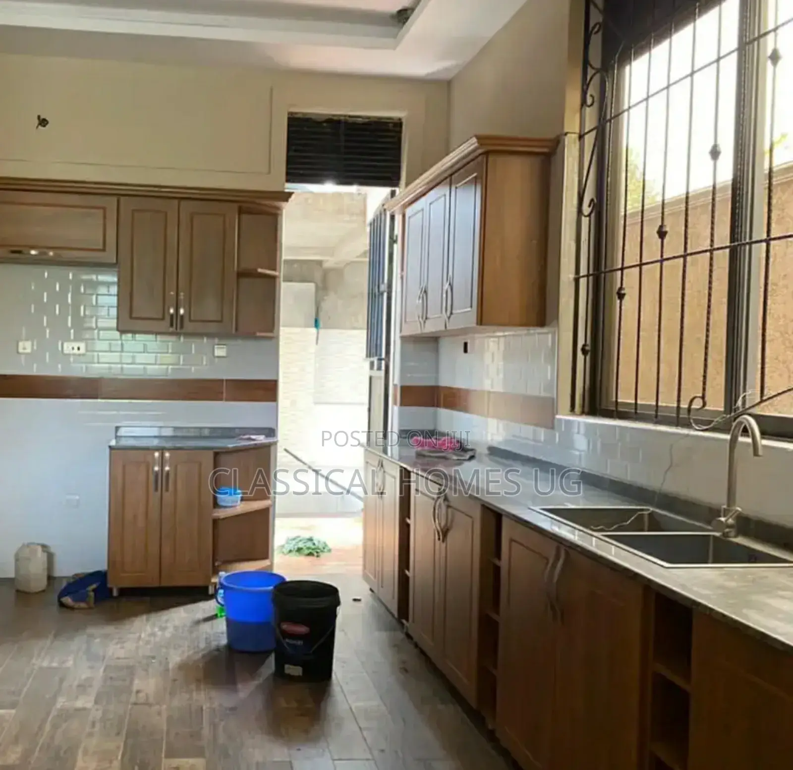 5bdrm Duplex in Lubowa Entebbe Road, Central Division for rent