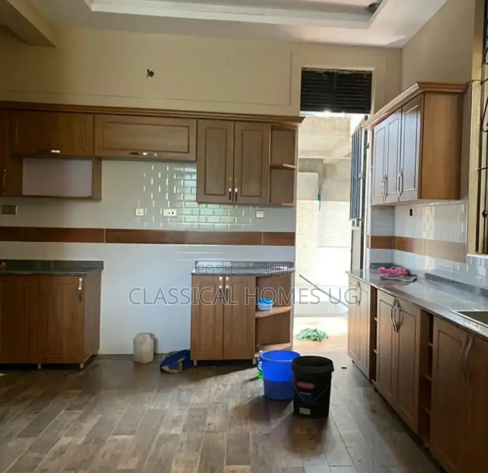5bdrm Duplex in Lubowa Entebbe Road, Central Division for rent