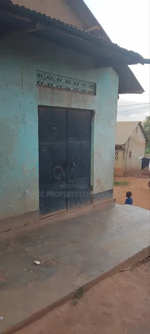 1bdrm Bungalow in Ssabagabo-Makindye for sale