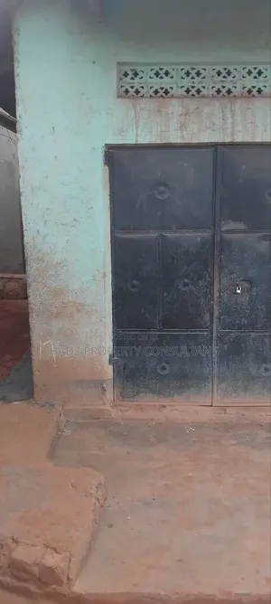 1bdrm Bungalow in Ssabagabo-Makindye for sale